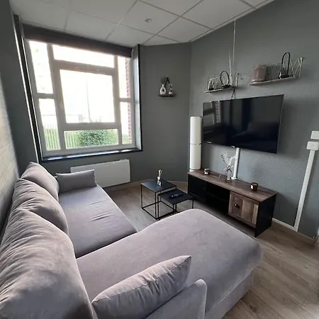 Charmant Studio Meuble Dans Le Centre De *